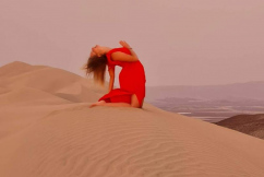 Yoga_desert_dunes